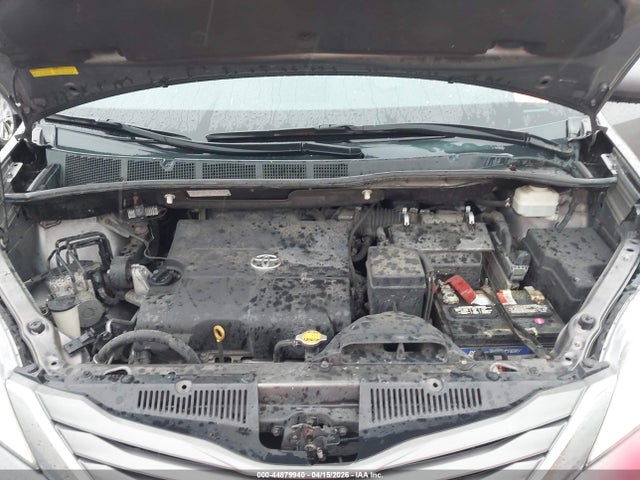Toyota Sienna Xle V6