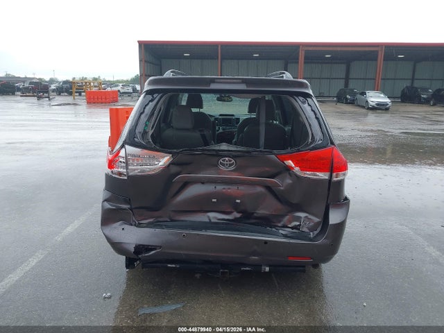 Toyota Sienna Xle V6
