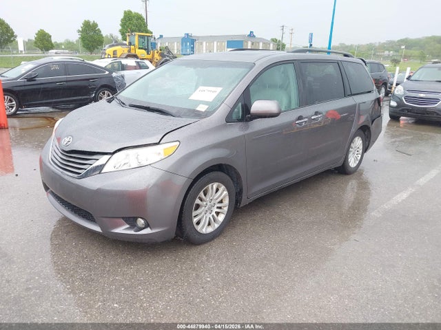 Toyota Sienna Xle V6