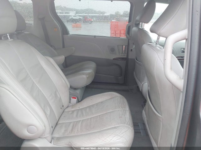 Toyota Sienna Xle V6