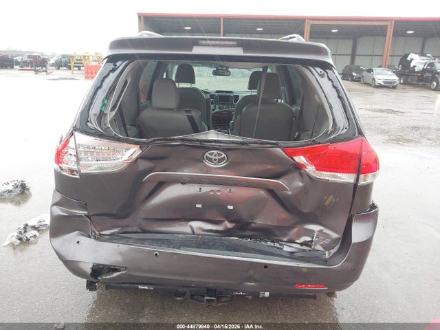 Toyota Sienna Xle V6