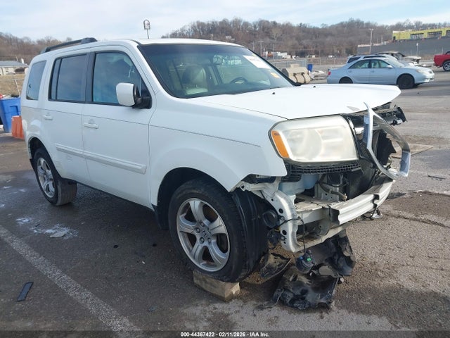 Salvage Honda Pilot Image