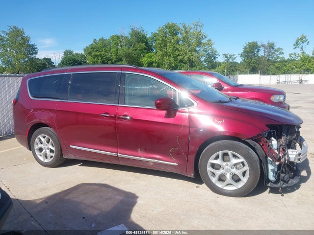 Chrysler Pacifica Touring-l