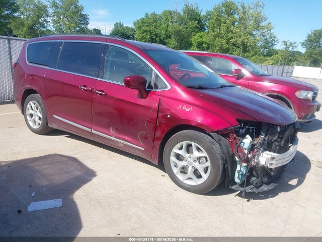 Salvage Chrysler Pacifica Image