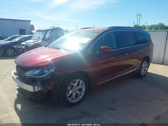 Chrysler Pacifica Touring-l