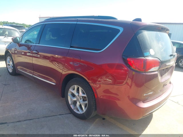 Chrysler Pacifica Touring-l