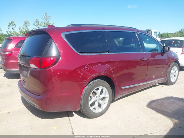 Chrysler Pacifica Touring-l