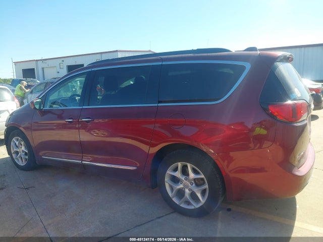 Chrysler Pacifica Touring-l