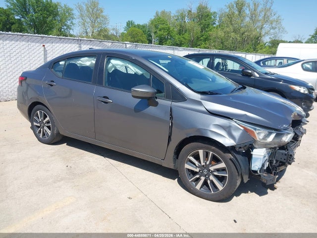 Salvage Nissan Versa Image