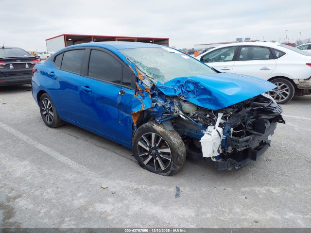 Salvage Nissan Versa Image