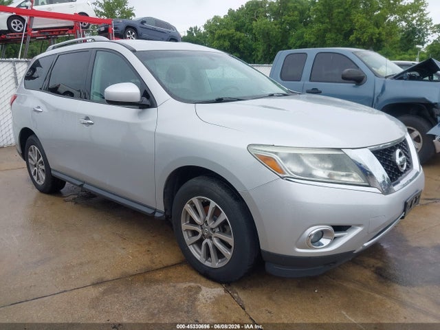 Salvage Nissan Pathfinder Image