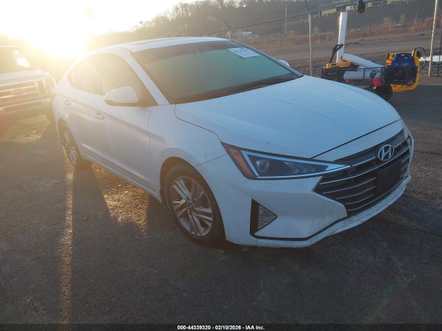 Salvage Hyundai ELANTRA Image