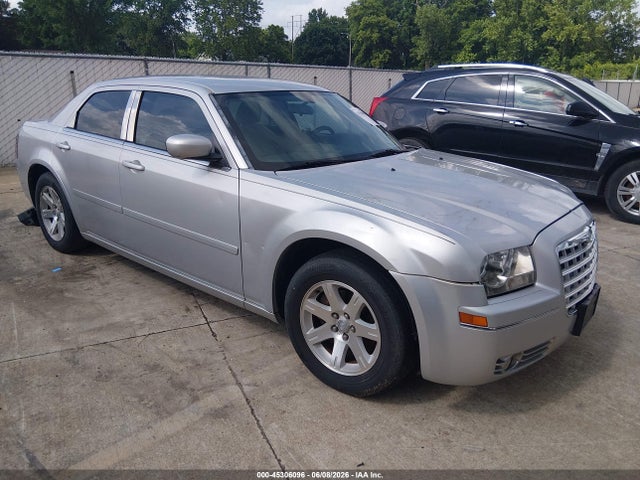 Salvage Chrysler 300 Image