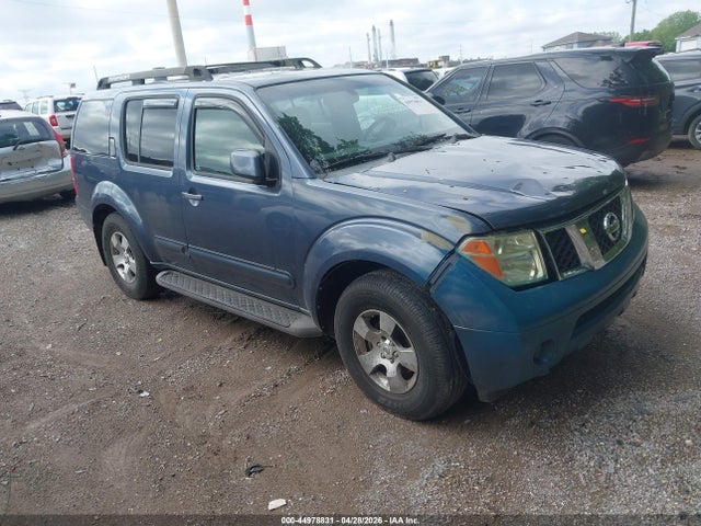 Salvage Nissan Pathfinder Image