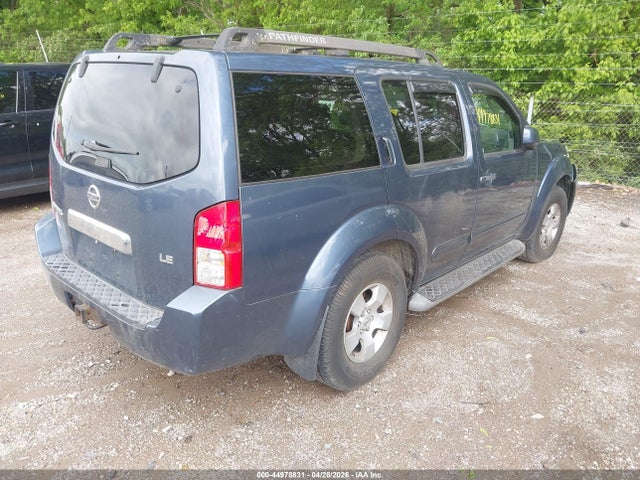 Nissan Pathfinder Le