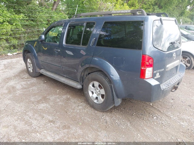 Nissan Pathfinder Le