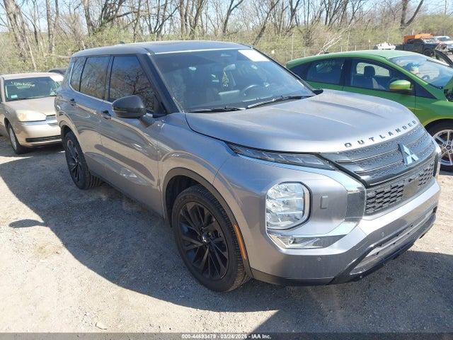 Salvage Mitsubishi Outlander Image