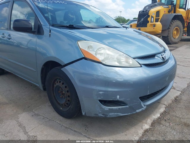Toyota Sienna Le