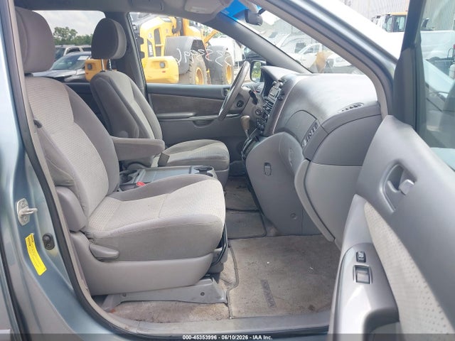 Toyota Sienna Le