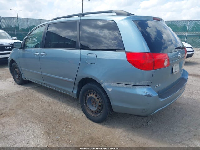 Toyota Sienna Le