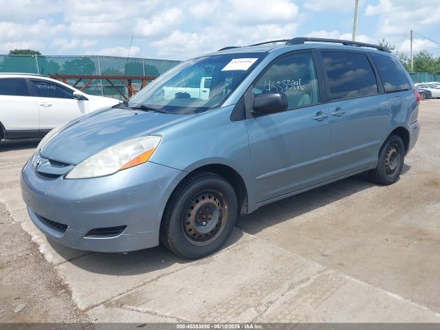 Toyota Sienna Le