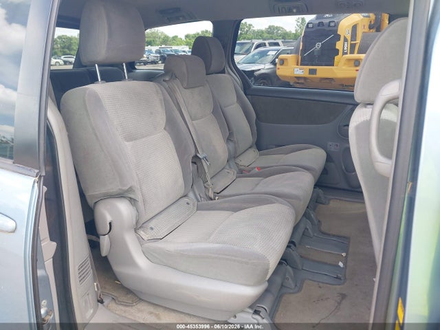 Toyota Sienna Le