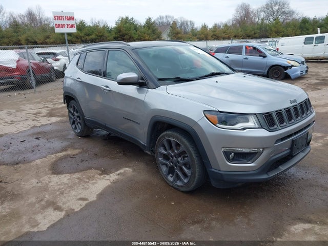 Salvage Jeep Compass Image