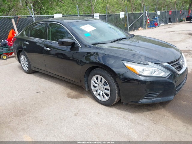 Salvage Nissan Altima Image