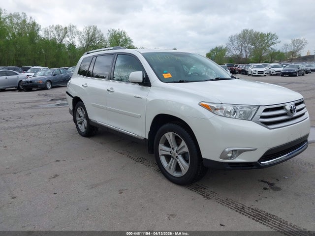 Salvage Toyota Highlander Image
