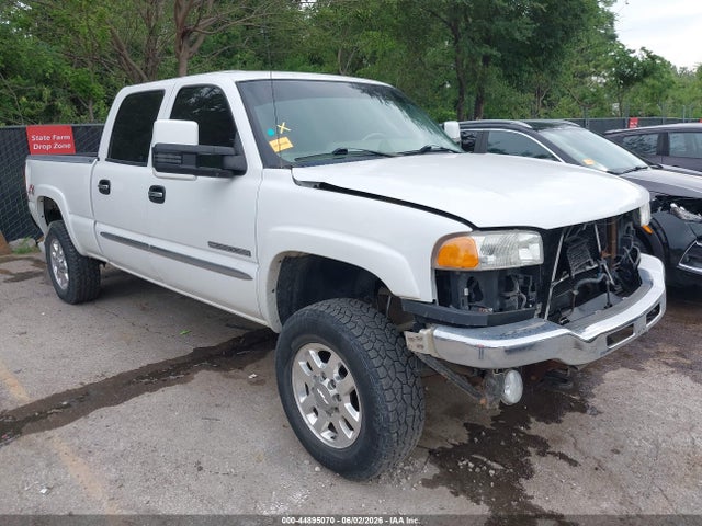 Salvage GMC Sierra 2500 Image