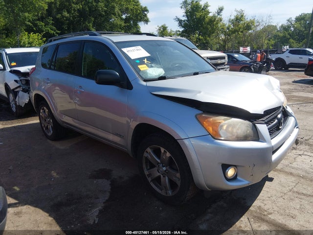 Salvage Toyota RAV4 Image