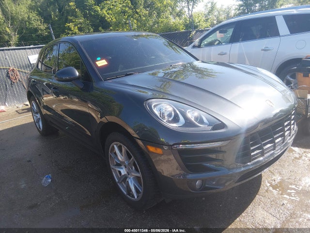 Salvage Porsche Macan Image