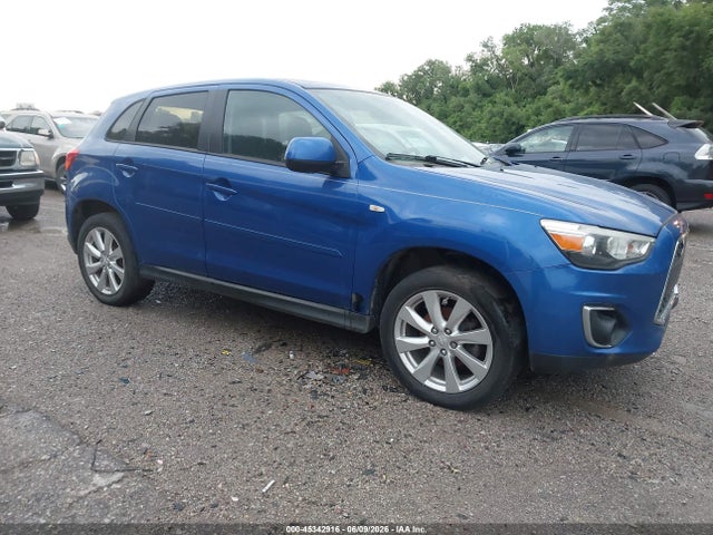 Salvage Mitsubishi Outlander Image