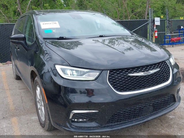 Salvage Chrysler Pacifica Image