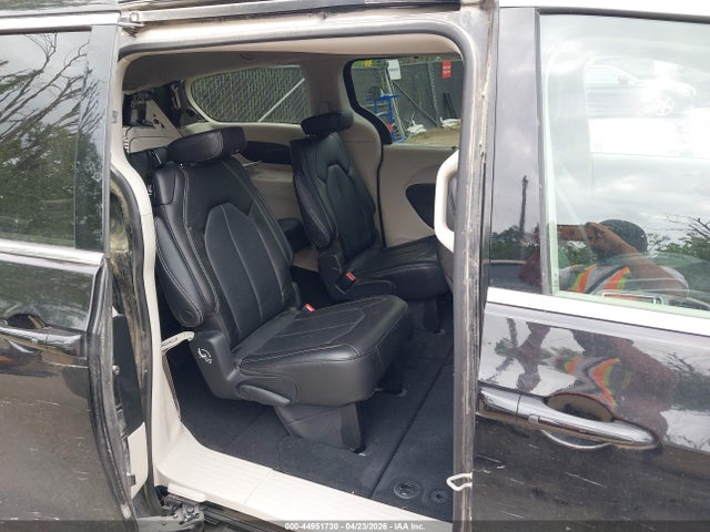 Chrysler Pacifica Touring L