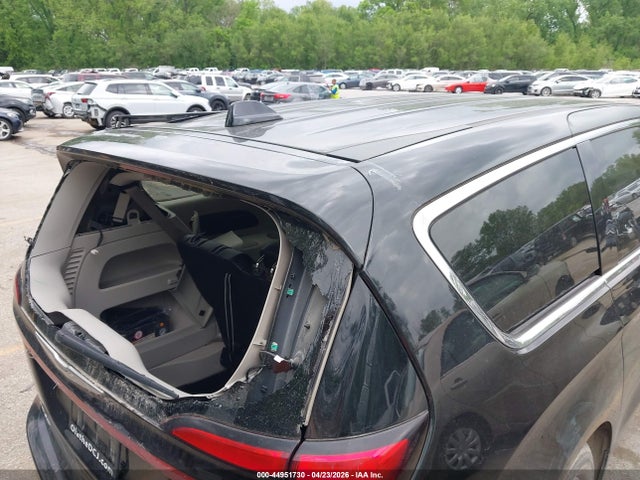 Chrysler Pacifica Touring L