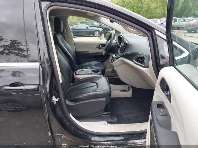 Chrysler Pacifica Touring L