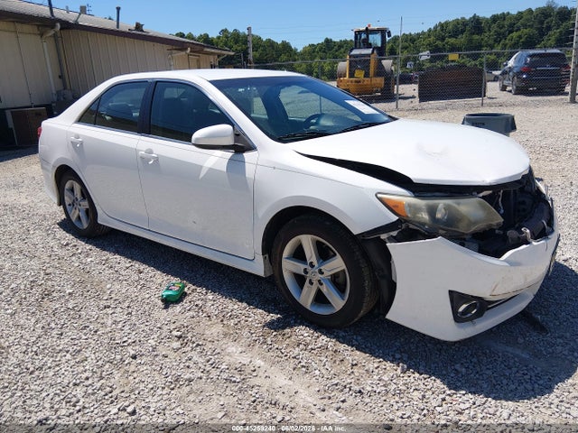 Salvage Toyota Camry Image