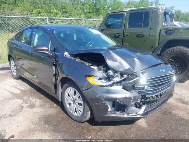 Salvage Ford Fusion Image