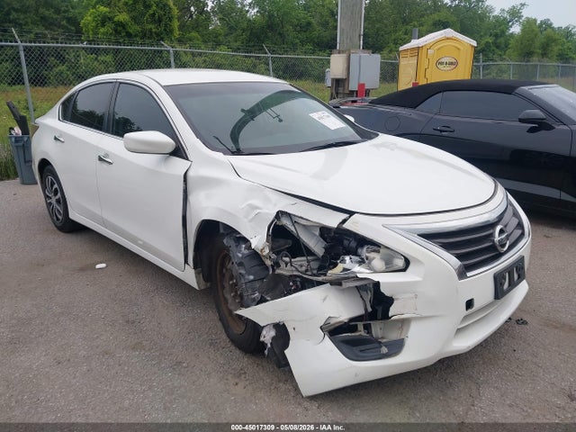 Salvage Nissan Altima Image