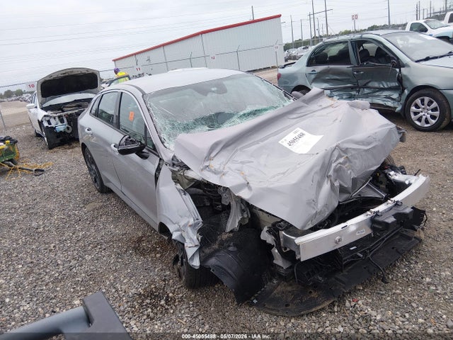 Salvage Kia K5 Image