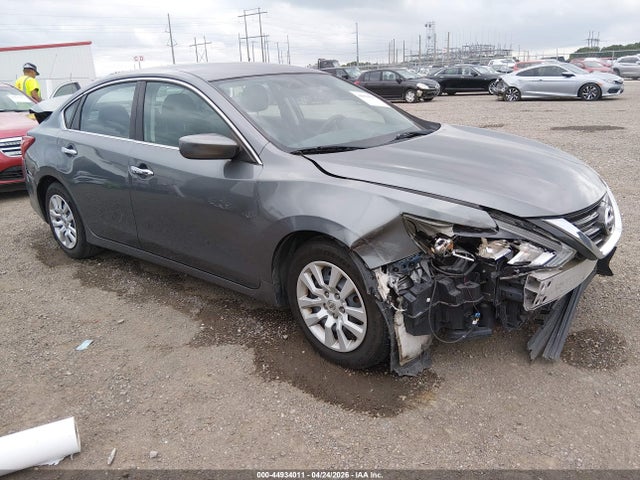 Salvage Nissan Altima Image