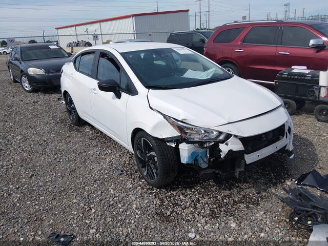 Salvage Nissan Versa Image
