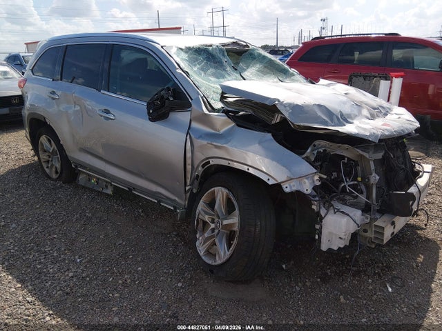 Salvage Toyota Highlander Image