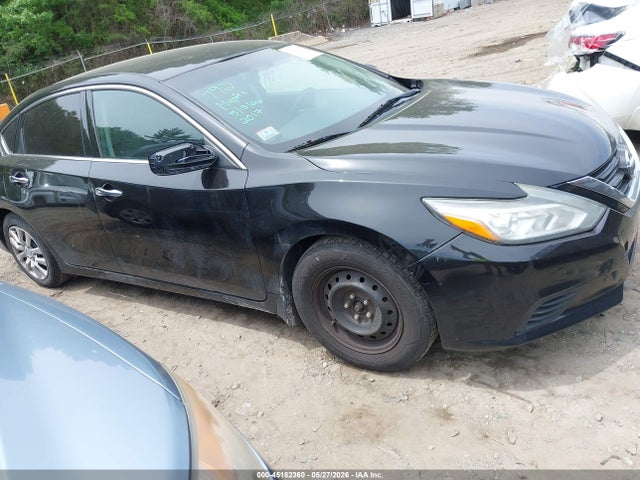 Salvage Nissan Altima Image