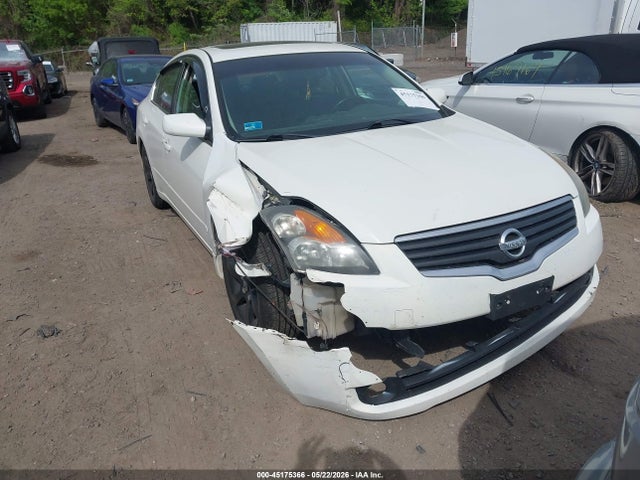 Salvage Nissan Altima Image