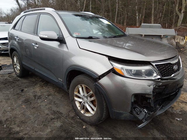 Salvage Kia Sorento Image