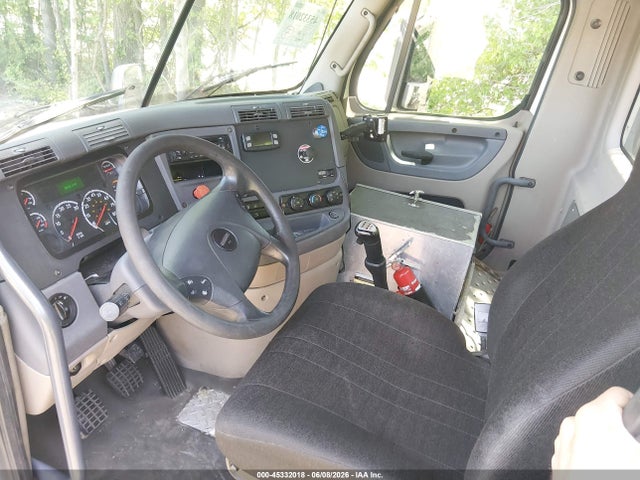 Freightliner Cascadia 113