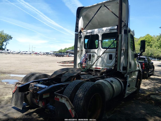 Freightliner Cascadia 113