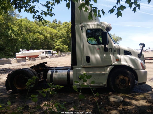 Freightliner Cascadia 113